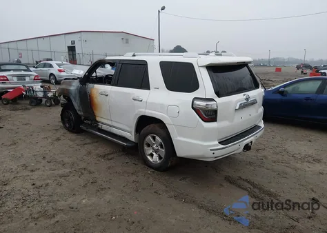 2011 Toyota 4Runner Sr5 V6 z USA, uszkodzony, nr VIN JTEBU5JR2B5055171